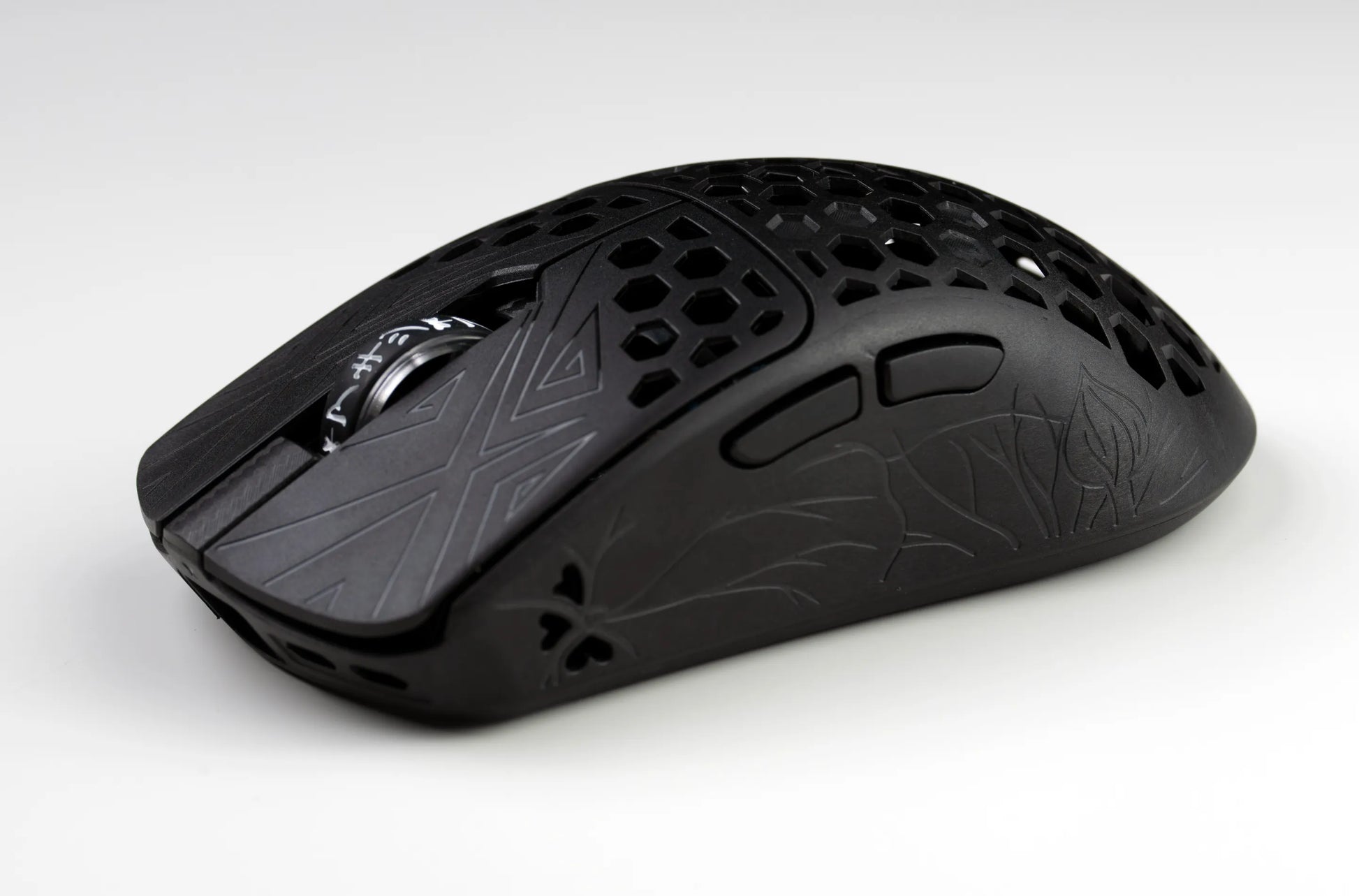 TENKO - AKITSU MEDIUM 40g Carbon Fiber 8K Wireless Gaming Mouse