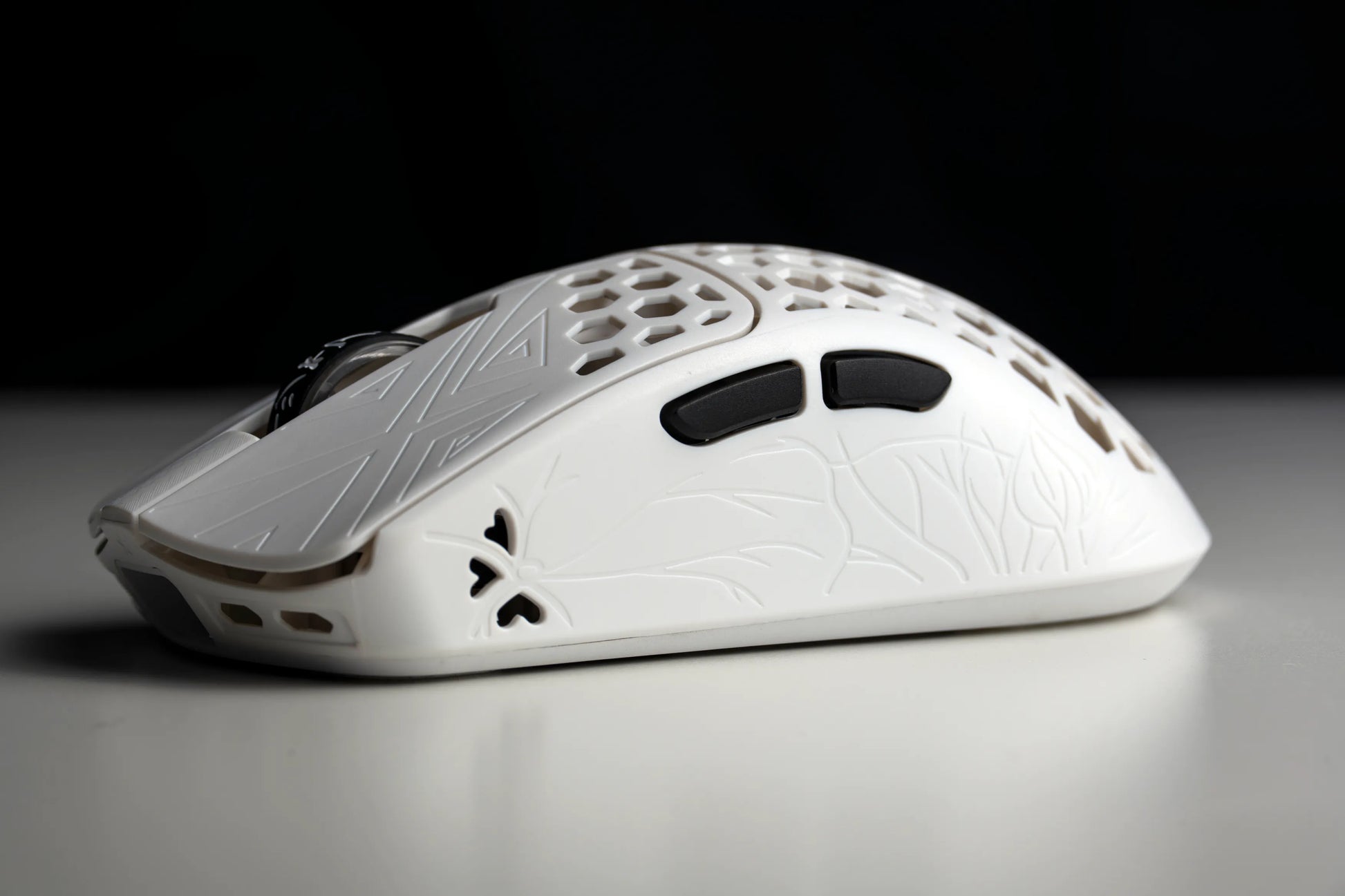 TENKO - AKITSU MEDIUM 40g Carbon Fiber 8K Wireless Gaming Mouse
