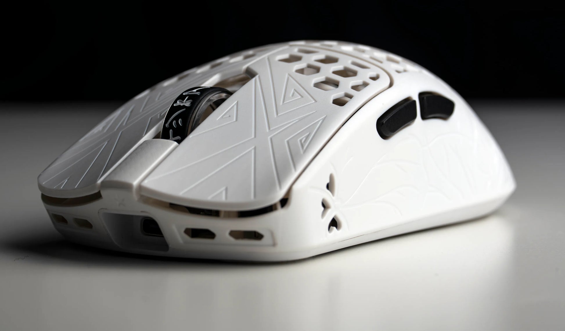 TENKO - AKITSU MEDIUM 40g Carbon Fiber 8K Wireless Gaming Mouse